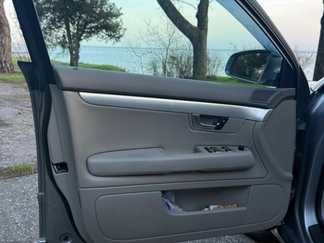 Серый Ауди А4, объемом двигателя 3 л и пробегом 383 тыс. км за 8000 $, фото 3 на Automoto.ua