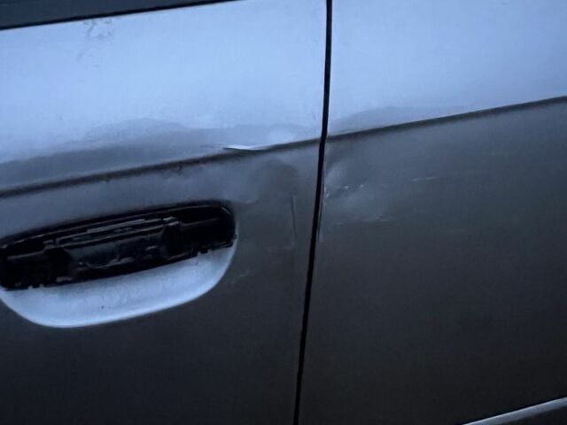 Серый Ауди А4, объемом двигателя 2 л и пробегом 330 тыс. км за 5500 $, фото 7 на Automoto.ua