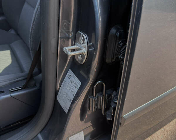 Серый Ауди А4, объемом двигателя 1.6 л и пробегом 158 тыс. км за 6300 $, фото 16 на Automoto.ua