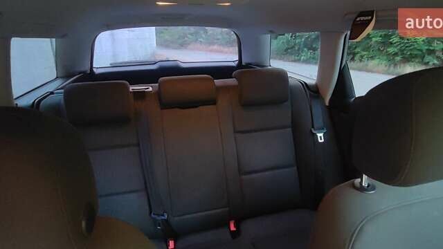Серый Ауди А4, объемом двигателя 3 л и пробегом 370 тыс. км за 6500 $, фото 3 на Automoto.ua