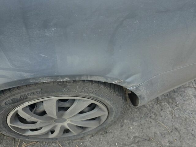 Серый Ауди А4, объемом двигателя 2 л и пробегом 400 тыс. км за 2739 $, фото 7 на Automoto.ua