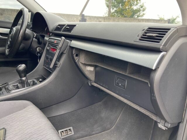 Серый Ауди А4, объемом двигателя 2 л и пробегом 296 тыс. км за 3700 $, фото 9 на Automoto.ua