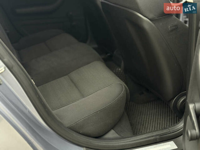 Серый Ауди А4, объемом двигателя 2 л и пробегом 221 тыс. км за 6200 $, фото 10 на Automoto.ua