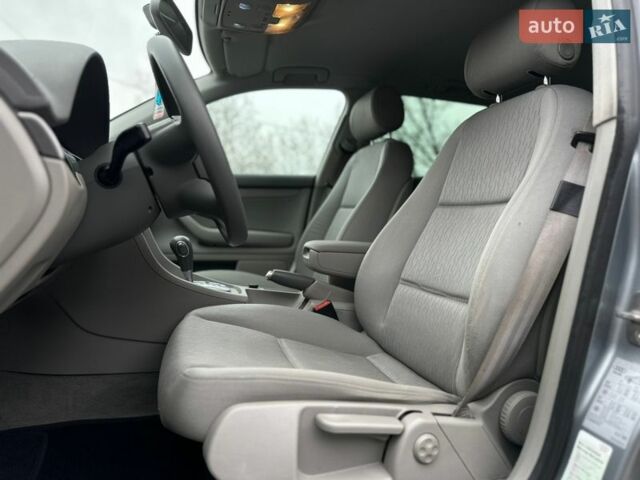 Сірий Ауді А4, об'ємом двигуна 2 л та пробігом 235 тис. км за 6800 $, фото 21 на Automoto.ua