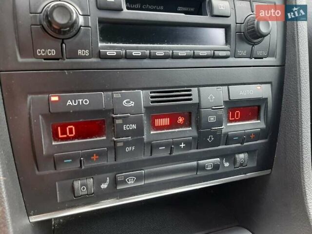Сірий Ауді А4, об'ємом двигуна 2 л та пробігом 265 тис. км за 6400 $, фото 18 на Automoto.ua