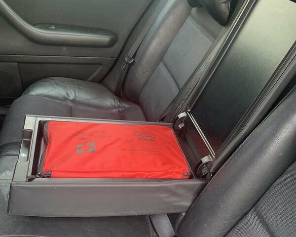 Сірий Ауді А4, об'ємом двигуна 2.5 л та пробігом 280 тис. км за 6500 $, фото 43 на Automoto.ua