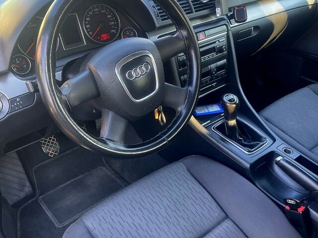 Серый Ауди А4, объемом двигателя 2 л и пробегом 330 тыс. км за 6000 $, фото 7 на Automoto.ua