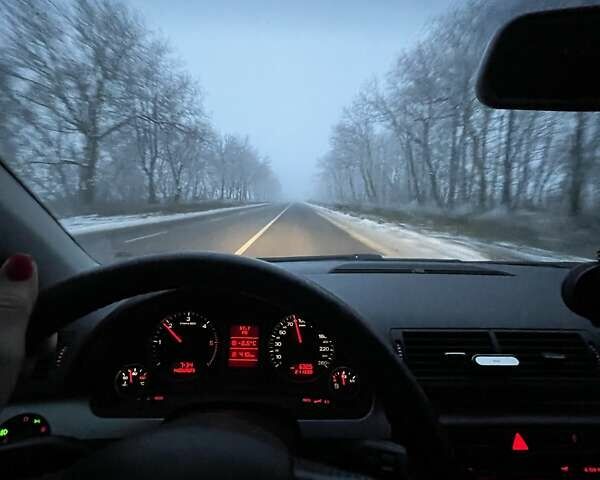 Сірий Ауді А4, об'ємом двигуна 2 л та пробігом 330 тис. км за 6900 $, фото 32 на Automoto.ua