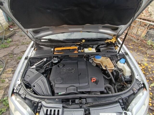 Сірий Ауді А4, об'ємом двигуна 2 л та пробігом 250 тис. км за 6499 $, фото 5 на Automoto.ua