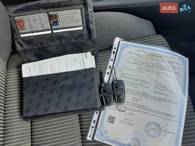 Сірий Ауді А4, об'ємом двигуна 2 л та пробігом 265 тис. км за 6400 $, фото 32 на Automoto.ua