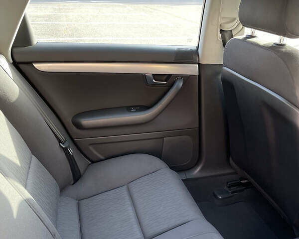 Ауді А4 2006 у Києві на Automoto.ua Сірий Ауді А4, об'ємом двигуна 1.8 л та пробігом 194 тис. км за 7800 $, фото 4 на Automoto.ua