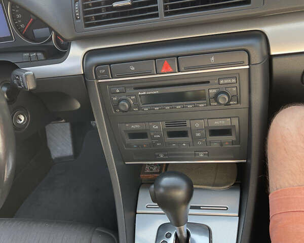 Ауді А4 2006 у Києві на Automoto.ua Сірий Ауді А4, об'ємом двигуна 1.8 л та пробігом 194 тис. км за 7800 $, фото 13 на Automoto.ua