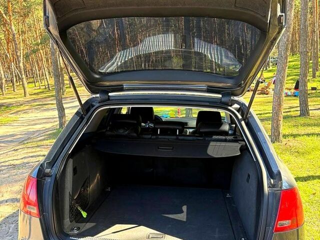 Серый Ауди А4, объемом двигателя 2 л и пробегом 350 тыс. км за 7000 $, фото 3 на Automoto.ua