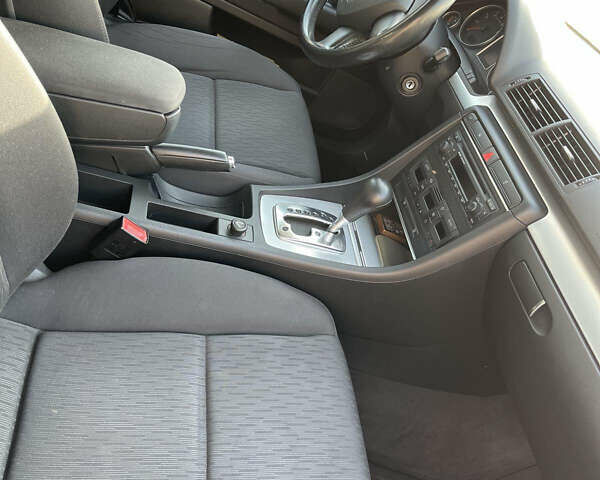 Ауді А4 2006 у Києві на Automoto.ua Сірий Ауді А4, об'ємом двигуна 1.8 л та пробігом 194 тис. км за 7800 $, фото 3 на Automoto.ua
