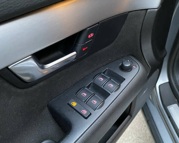 Серый Ауди А4, объемом двигателя 2.7 л и пробегом 258 тыс. км за 7500 $, фото 9 на Automoto.ua