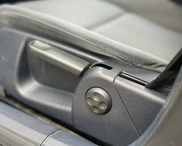 Ауді А4 2006 у Хмельницькому на Automoto.ua Сірий Ауді А4, об'ємом двигуна 2 л та пробігом 221 тис. км за 6699 $, фото 26 на Automoto.ua