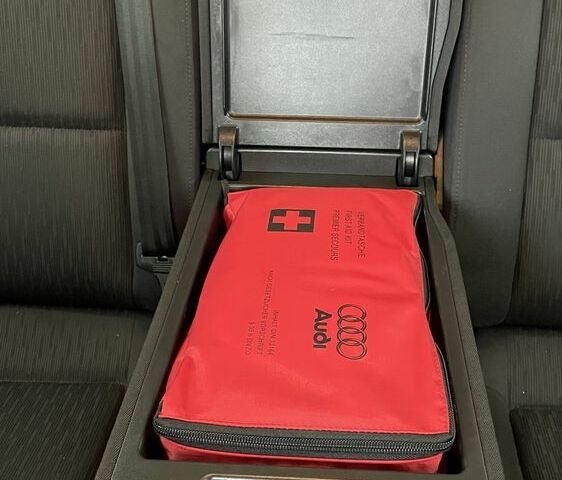 Сірий Ауді А4, об'ємом двигуна 2 л та пробігом 338 тис. км за 7000 $, фото 14 на Automoto.ua