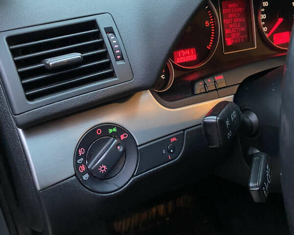 Серый Ауди А4, объемом двигателя 2.7 л и пробегом 258 тыс. км за 7500 $, фото 8 на Automoto.ua