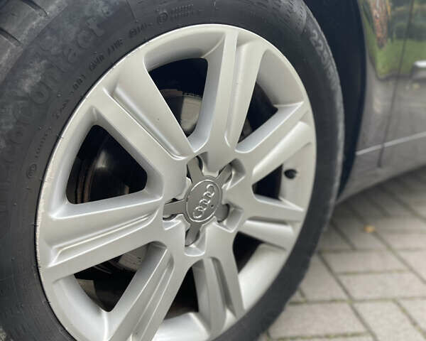 Ауді А4 2006 у Хмельницькому на Automoto.ua Сірий Ауді А4, об'ємом двигуна 2 л та пробігом 221 тис. км за 6699 $, фото 8 на Automoto.ua