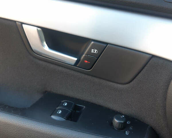 Ауді А4 2006 у Яготине на Automoto.ua Сірий Ауді А4, об'ємом двигуна 1.6 л та пробігом 169 тис. км за 7000 $, фото 25 на Automoto.ua