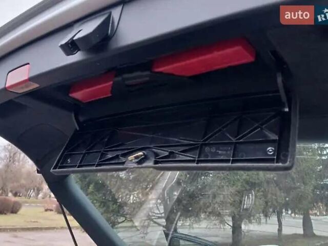 Сірий Ауді А4, об'ємом двигуна 1.6 л та пробігом 182 тис. км за 8000 $, фото 10 на Automoto.ua