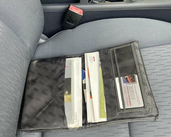 Ауді А4 2006 у Хмельницькому на Automoto.ua Сірий Ауді А4, об'ємом двигуна 2 л та пробігом 221 тис. км за 6699 $, фото 30 на Automoto.ua