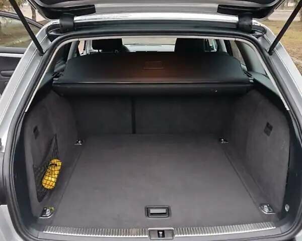 Сірий Ауді А4, об'ємом двигуна 1.6 л та пробігом 182 тис. км за 8000 $, фото 9 на Automoto.ua