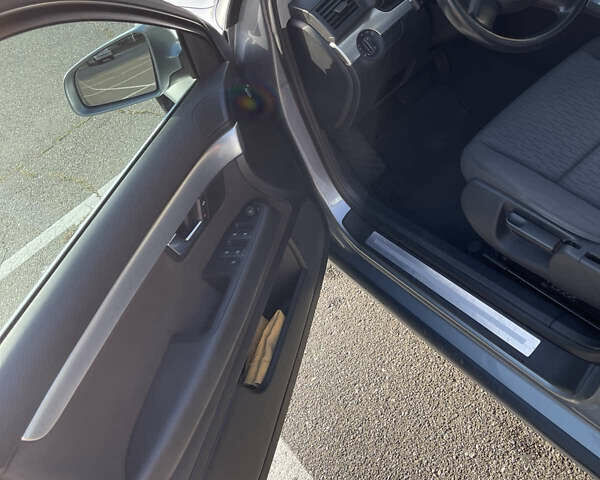 Ауді А4 2006 у Києві на Automoto.ua Сірий Ауді А4, об'ємом двигуна 1.8 л та пробігом 194 тис. км за 7800 $, фото 10 на Automoto.ua