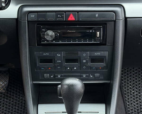 Сірий Ауді А4, об'ємом двигуна 2 л та пробігом 280 тис. км за 7399 $, фото 15 на Automoto.ua