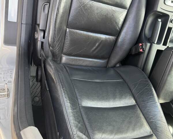 Серый Ауди А4, объемом двигателя 2 л и пробегом 262 тыс. км за 7900 $, фото 11 на Automoto.ua