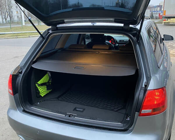 Серый Ауди А4, объемом двигателя 2.7 л и пробегом 258 тыс. км за 7500 $, фото 6 на Automoto.ua