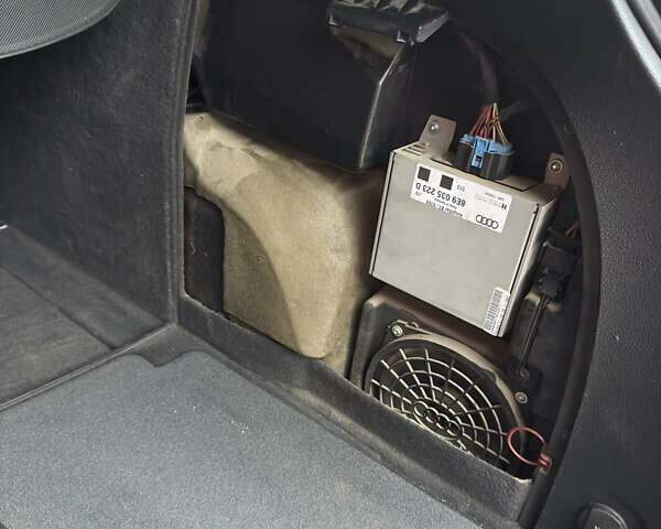 Сірий Ауді А4, об'ємом двигуна 1.97 л та пробігом 300 тис. км за 7500 $, фото 15 на Automoto.ua