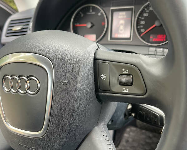 Ауді А4 2006 у Хмельницькому на Automoto.ua Сірий Ауді А4, об'ємом двигуна 2 л та пробігом 221 тис. км за 6699 $, фото 19 на Automoto.ua