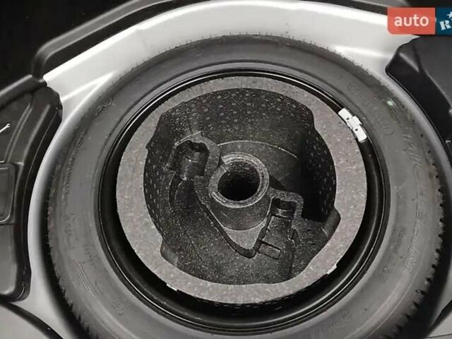 Сірий Ауді А4, об'ємом двигуна 1.6 л та пробігом 182 тис. км за 8000 $, фото 12 на Automoto.ua