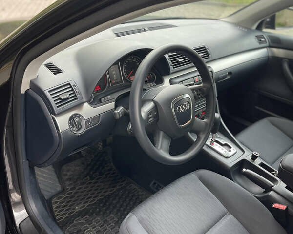 Ауді А4 2006 у Хмельницькому на Automoto.ua Сірий Ауді А4, об'ємом двигуна 2 л та пробігом 221 тис. км за 6699 $, фото 16 на Automoto.ua