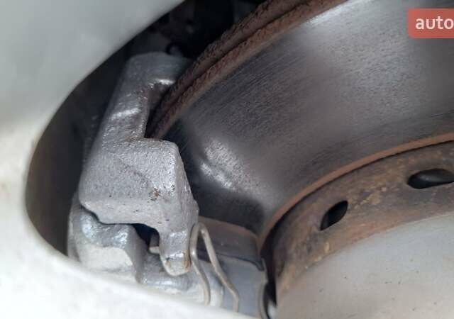 Серый Ауди А4, объемом двигателя 2 л и пробегом 313 тыс. км за 6700 $, фото 18 на Automoto.ua