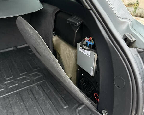 Сірий Ауді А4, об'ємом двигуна 2 л та пробігом 280 тис. км за 7399 $, фото 23 на Automoto.ua