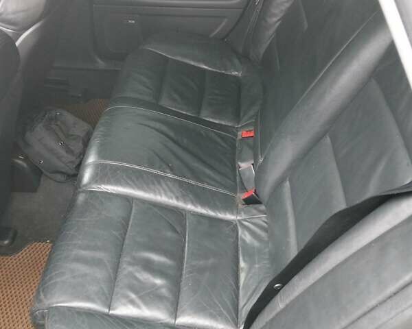 Сірий Ауді А4, об'ємом двигуна 2.7 л та пробігом 355 тис. км за 3600 $, фото 4 на Automoto.ua