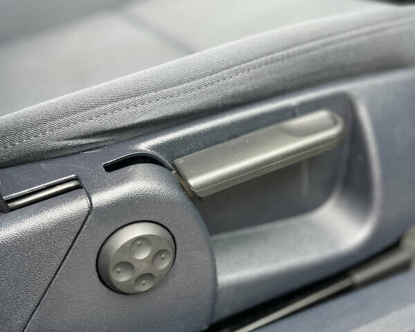 Ауді А4 2006 у Хмельницькому на Automoto.ua Сірий Ауді А4, об'ємом двигуна 2 л та пробігом 221 тис. км за 6699 $, фото 27 на Automoto.ua