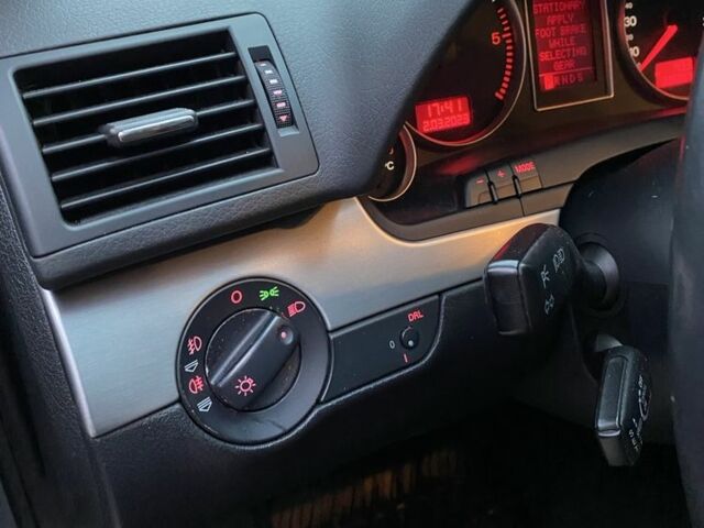 Серый Ауди А4, объемом двигателя 2.7 л и пробегом 258 тыс. км за 7500 $, фото 7 на Automoto.ua