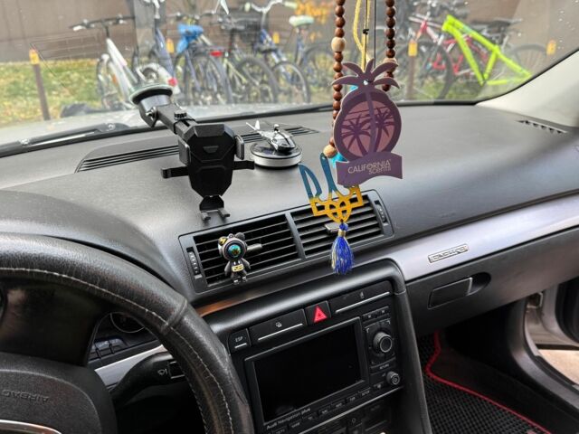 Серый Ауди А4, объемом двигателя 2 л и пробегом 300 тыс. км за 7500 $, фото 6 на Automoto.ua