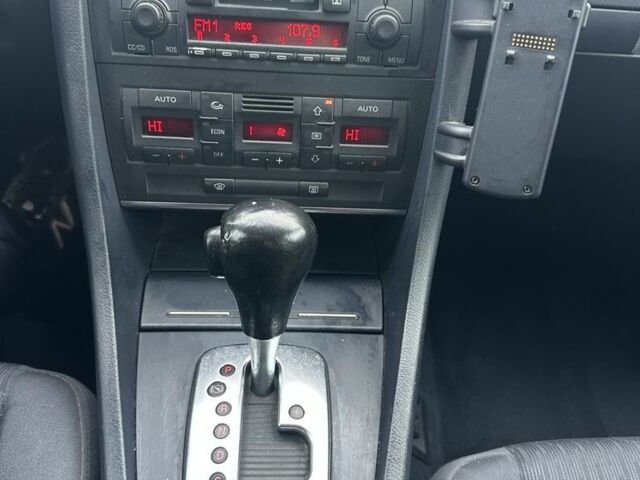 Серый Ауди А4, объемом двигателя 2 л и пробегом 271 тыс. км за 3399 $, фото 8 на Automoto.ua