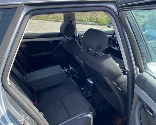 Сірий Ауді А4, об'ємом двигуна 2 л та пробігом 290 тис. км за 8500 $, фото 12 на Automoto.ua