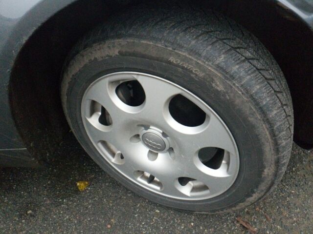 Серый Ауди А4, объемом двигателя 2.5 л и пробегом 333 тыс. км за 3000 $, фото 16 на Automoto.ua