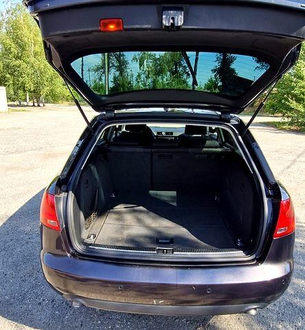 Серый Ауди А4, объемом двигателя 2 л и пробегом 300 тыс. км за 6900 $, фото 4 на Automoto.ua