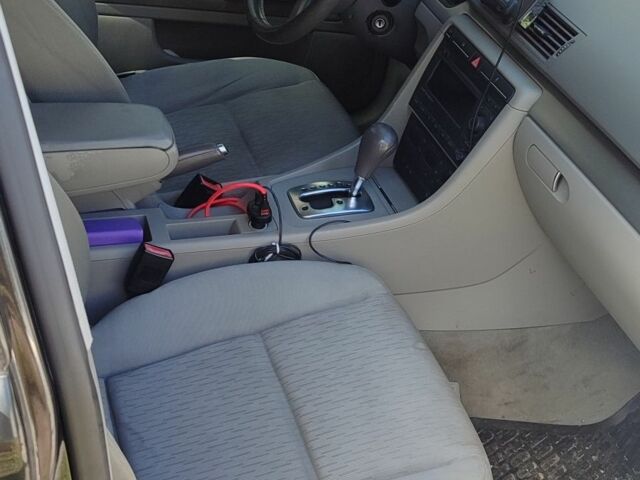 Серый Ауди А4, объемом двигателя 2 л и пробегом 330 тыс. км за 5300 $, фото 4 на Automoto.ua