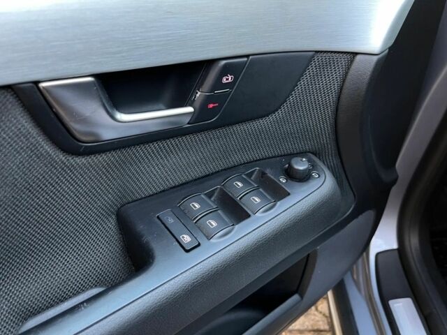 Сірий Ауді А4, об'ємом двигуна 2 л та пробігом 224 тис. км за 2600 $, фото 15 на Automoto.ua