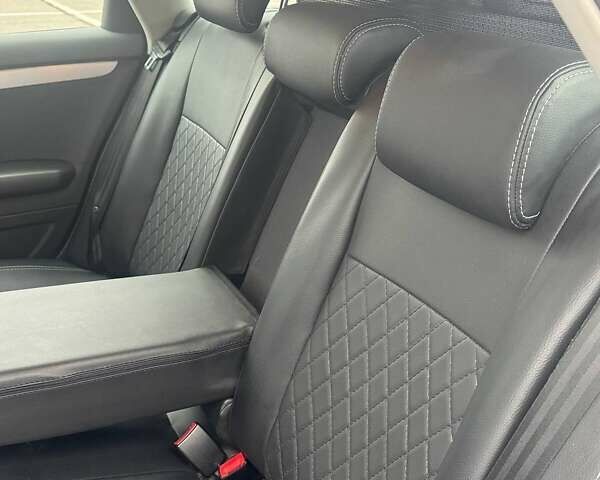 Сірий Ауді А4, об'ємом двигуна 2 л та пробігом 304 тис. км за 8200 $, фото 19 на Automoto.ua