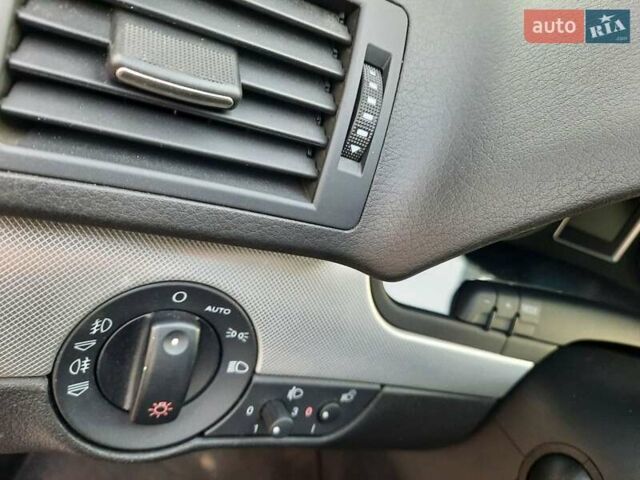Сірий Ауді А4, об'ємом двигуна 1.6 л та пробігом 247 тис. км за 7750 $, фото 54 на Automoto.ua