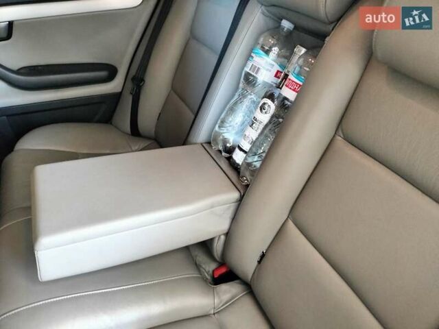 Сірий Ауді А4, об'ємом двигуна 2.7 л та пробігом 330 тис. км за 7000 $, фото 2 на Automoto.ua